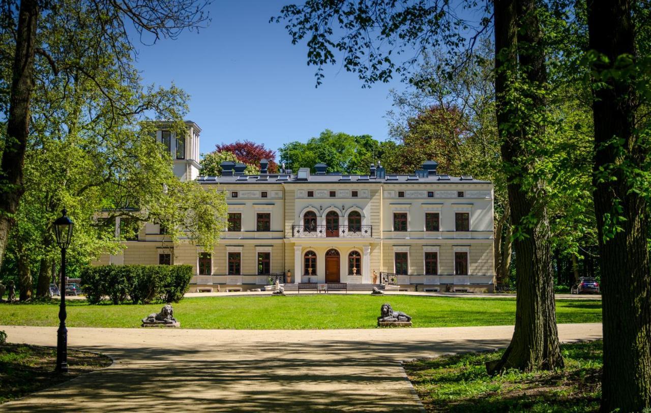 Palac Wierzbiczany Gniewkowo Exteriör bild