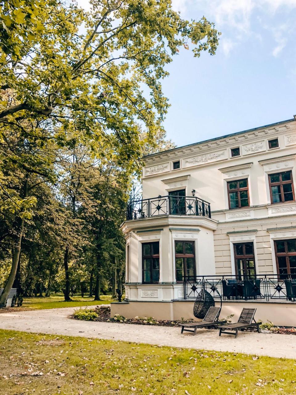 Palac Wierzbiczany Gniewkowo Exteriör bild